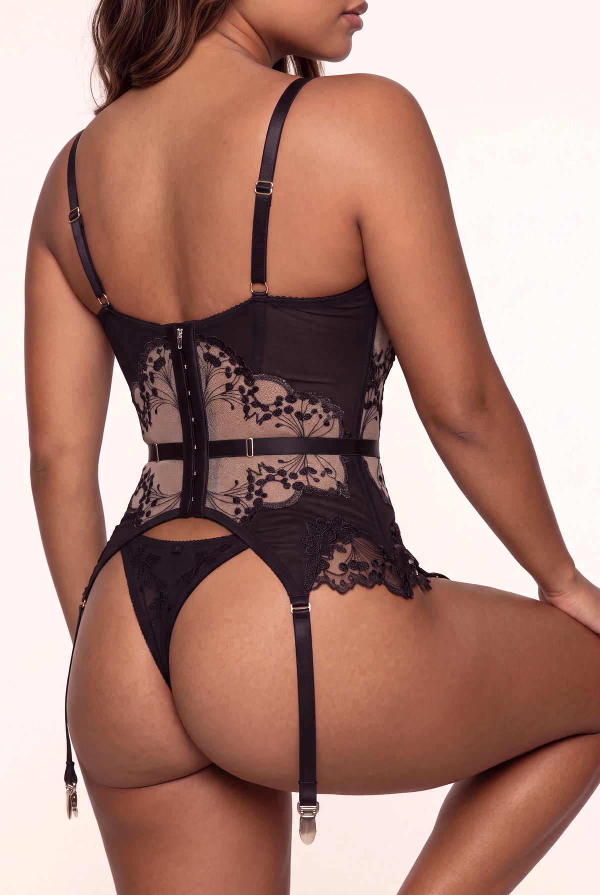 Set di lingerie a tre pezzi - LACENIA Nero - NAKED Underwear - Primo piano prodotto retro
